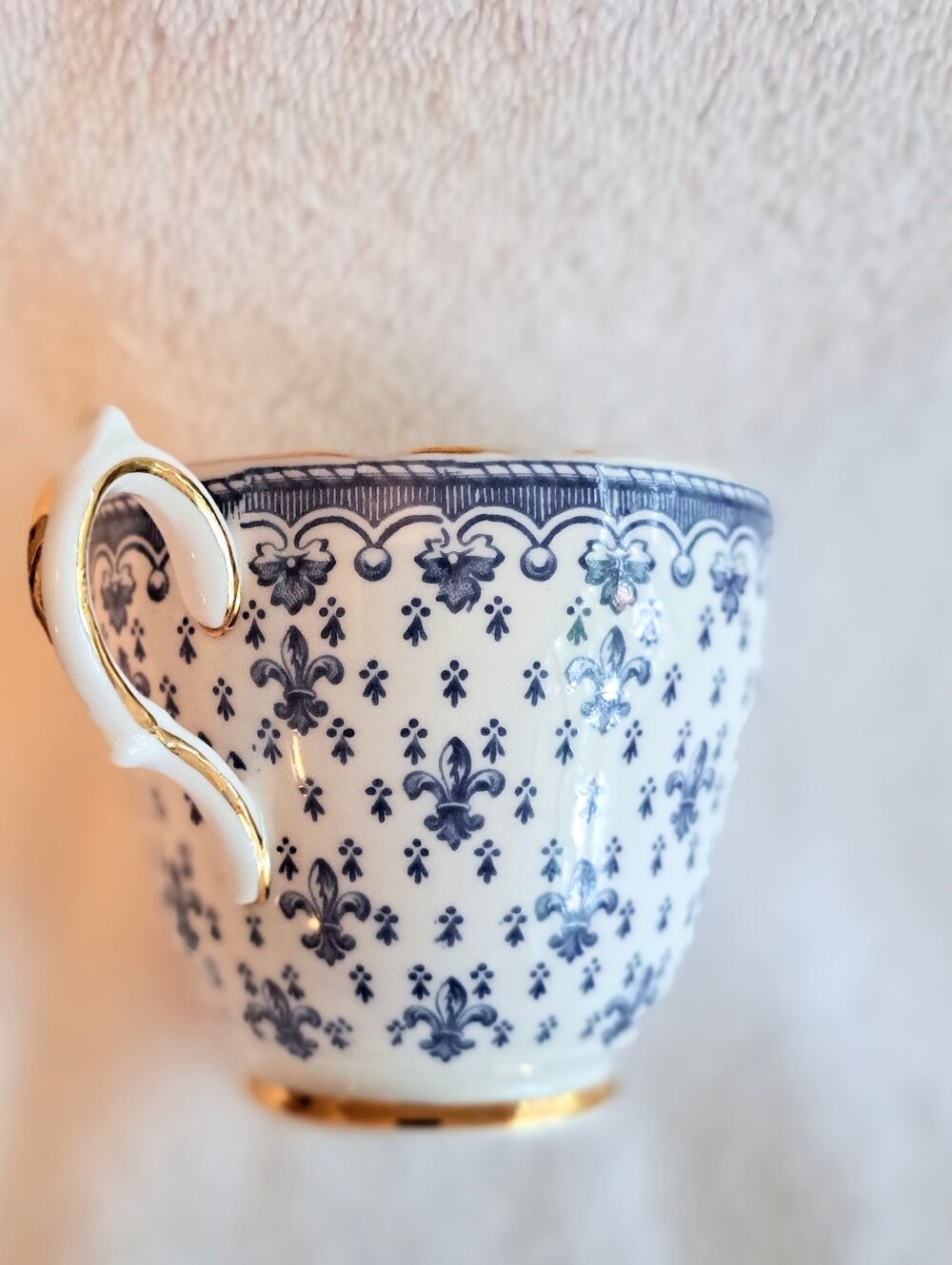 GROSVENOR Delicate Fleur de Lis  Blue + White Bone China Tea Cup - England